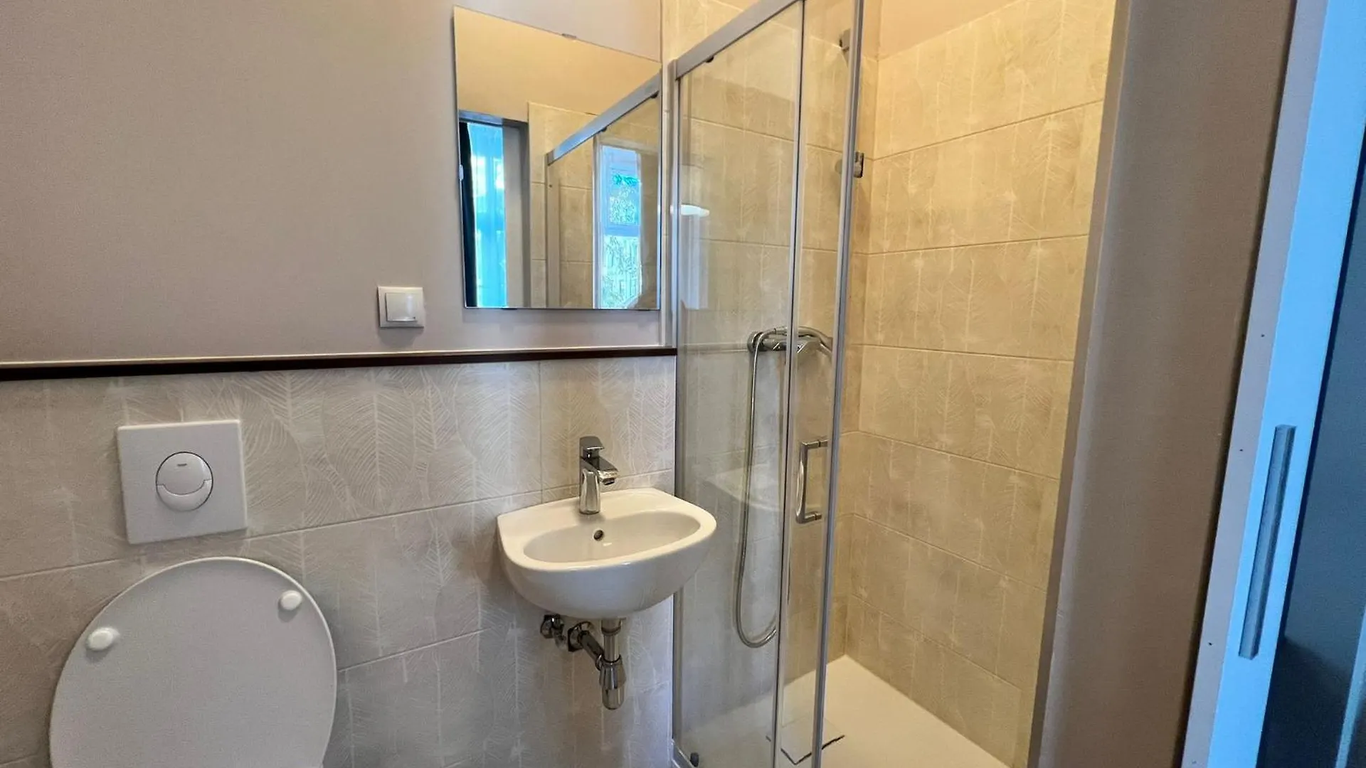 Διαμέρισμα Amazing 1Br & 1Lr Apt & 5 Private Bedrooms By Mariahilfer