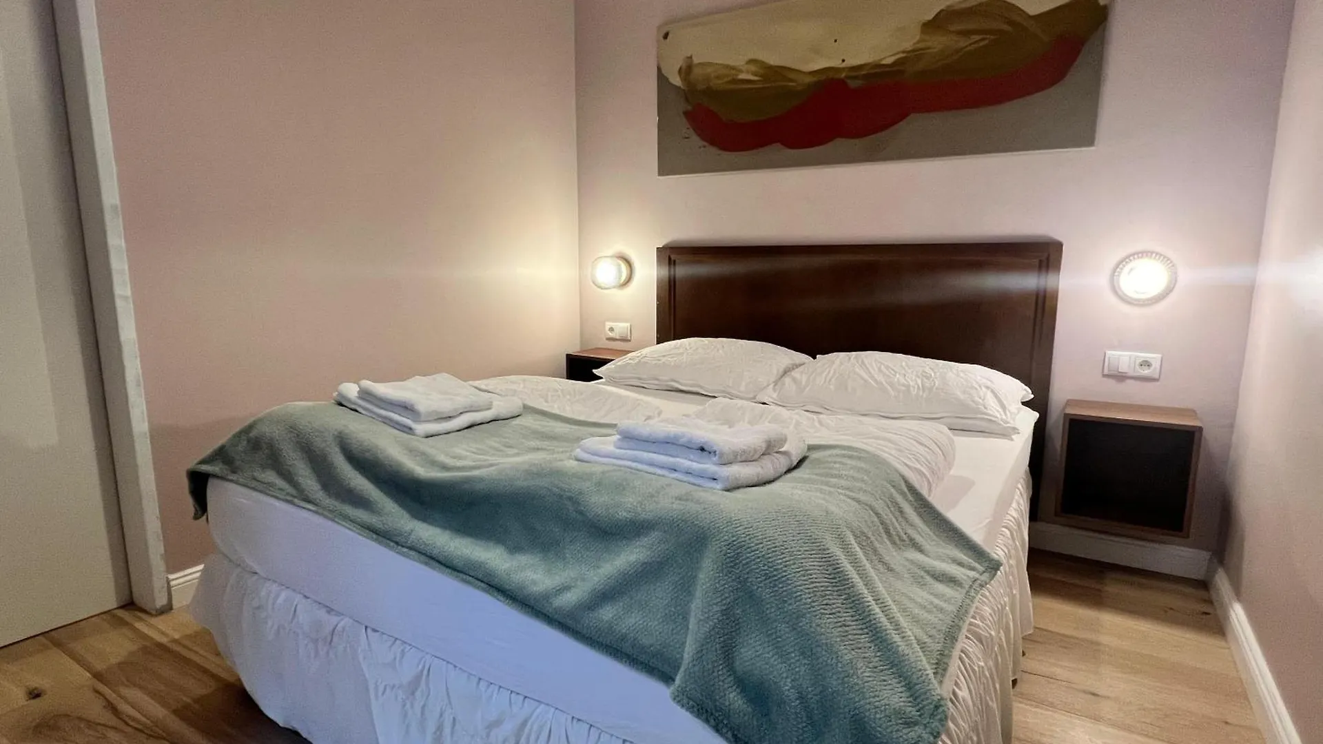 Amazing 1Br & 1Lr Apt & 5 Private Bedrooms By Mariahilfer Διαμέρισμα