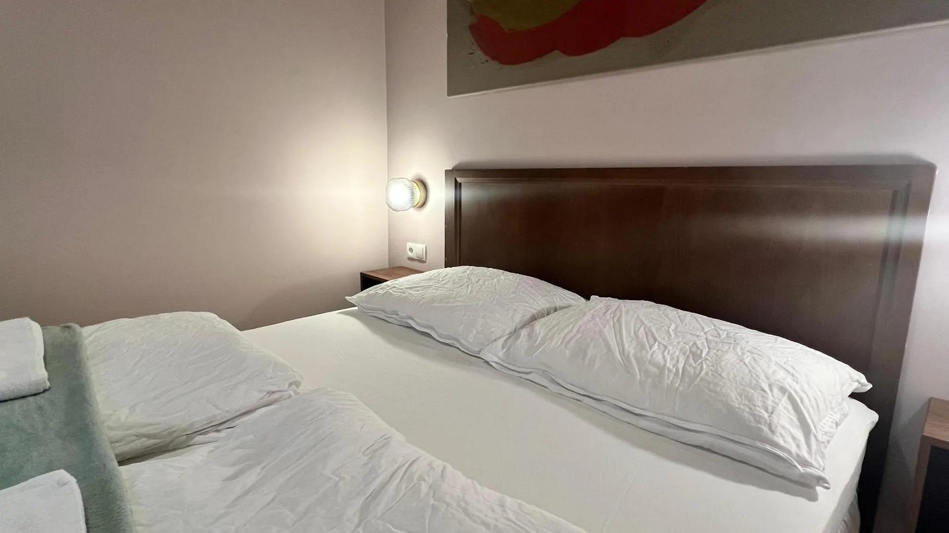 Amazing 1Br & 1Lr Apt & 5 Private Bedrooms By Mariahilfer 0*, Βιέννη Αυστρία
